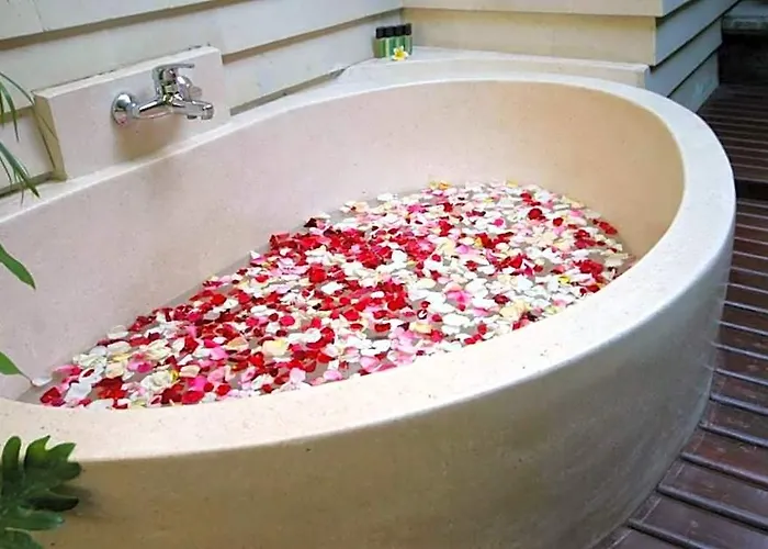 Catra 3 Bedroom Private Pool Ne150a